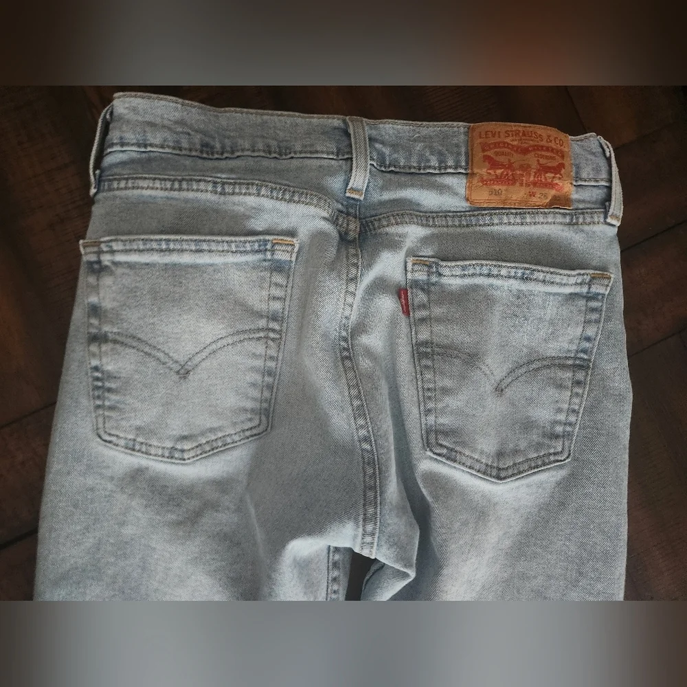 Gorgeous Light Wash Levi's Straight W28 L32
